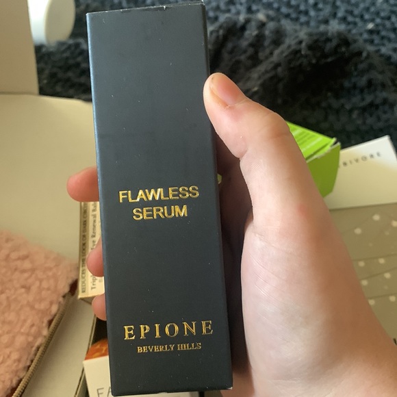 Flawless serum from Epione - Picture 2 of 2
